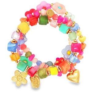 Ce lot de trois bracelets élastiques se compose d'une alternance rythmée de perles d'acier doré et de perles multicolores. Les perles sont taillées avec précision en forme carrée, difforme ou de fleur, offrant une transparence chaleureuse. Chaque bracelet est orné d'un charm's en forme de coeur, de fleur et de feuille. La structure fluide assure un porté élégant, tandis que la composition harmonieuse entre l'éclat du doré et les couleurs vives crée un bijou intemporel.
