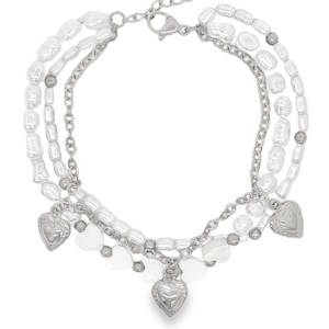 Ce bracelet sophistiqué triple rangs en acier argenté se distingue par son élégant mélange de textures. Il présente des perles baroques aux reflets nacrées et des perles nacrées en forme de coeur alternant avec des éléments en acier. La pièce centrale est ornée de trois charm's en forme de coeur, apportant une touche personnalisée à cette composition artisanale. La symétrie parfaite de l'arrangement et le lustre exceptionnel des perles soulignent un travail de polissage de haute précision, idéal pour une allure intemporelle et raffinée. Fermoir mousqueton avec 3 cm de rallonge.