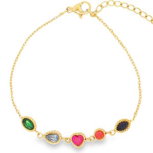Apportez une touche d'élégance et de romantisme à votre poignet avec ce délicat bracelet en acier inoxydable doré. Alliant finesse et éclat, il se distingue par sa rangée de breloques géométriques minutieusement travaillées. Ce bijou se distingue par sa chaîne singulière et son alignement de cinq charms géométriques aux couleurs vibrantes. Chaque pampille est sertie d'un cristal étincelant, délicatement entouré d'une bordure perlée rétro : Un ovale vert émeraude profond ; Une goutte bleu azur lumineux; Un cœur rose fuchsia romantique ; Un rond rouge rubis éclatant ; Un navette bleu nuit mystérieux. Équipé d'un fermoir mousqueton sûr et d'une chaîne d'extension, il s'adapte facilement à toutes les tailles de poignet. Associez ce bracelet à son collier (<a href='https://www.mary-jane.fr/mws/popup.php?page=2&p=2&art=108157'>2D0856M</a>) pour une parure éblouissante.
