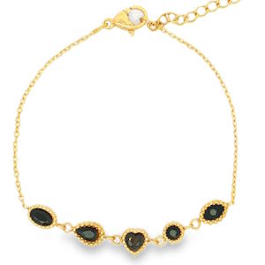 Apportez une touche d'élégance et de romantisme à votre poignet avec ce délicat bracelet en acier inoxydable doré. Alliant finesse et éclat, il se distingue par sa rangée de breloques géométriques minutieusement travaillées. Le centre du bracelet est orné d'une délicate succession de cinq pierres facettées d'un noir profond, chacune sertie de petites billes dorées style perlé. Équipé d'un fermoir mousqueton sûr et d'une chaîne d'extension, il s'adapte facilement à toutes les tailles de poignet.