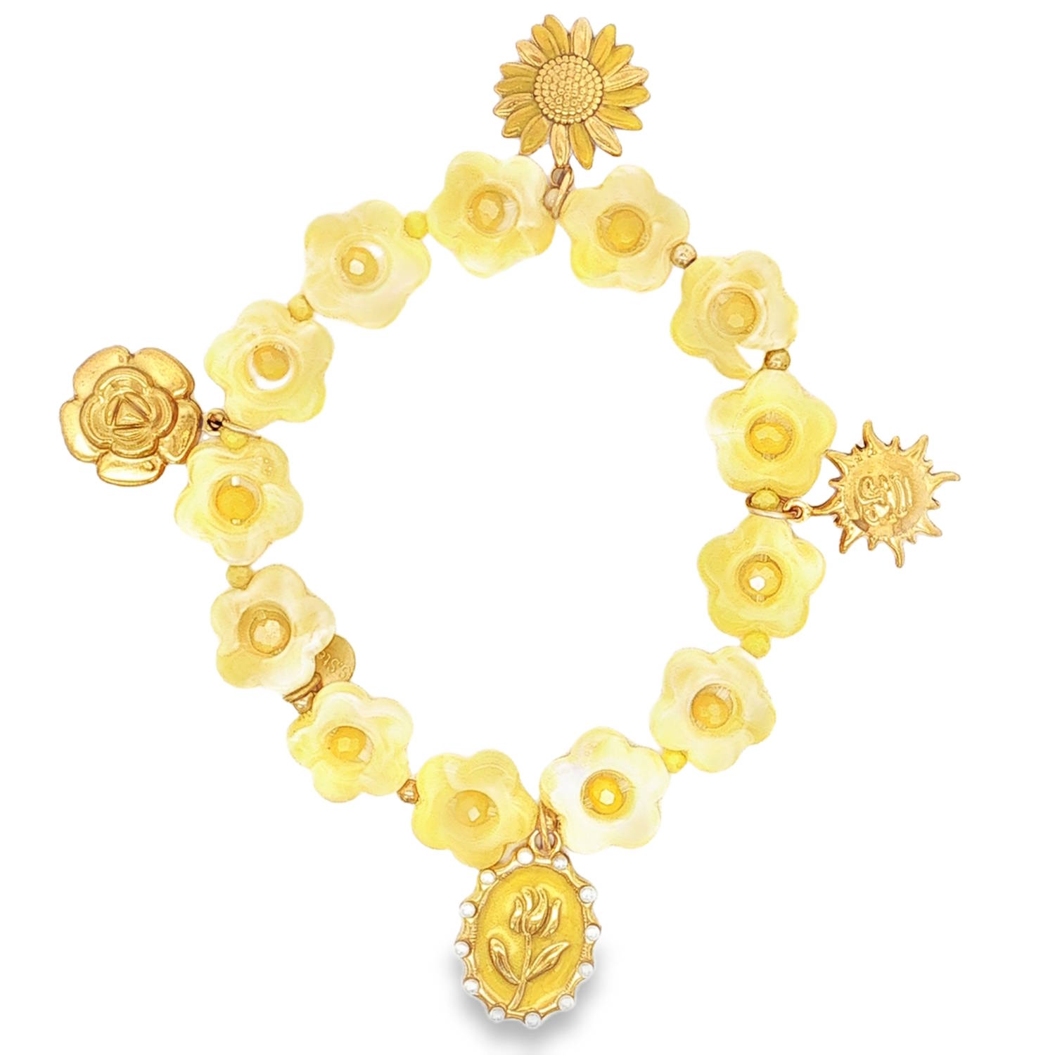 Ce bracelet élastique arbore un style printanier et poétique, mêlant des textures translucides à des éclats métalliques dorés.<br/>Le corps du bracelet est composé d'une succession de fleurs en résine jaune à la finition translucide. Chaque fleur est centrée d'un petit cristal jaune scintillant, apportant une touche de lumière constante.<br/>Quatre éléments distinctifs viennent ponctuer le cercle, offrant un contraste élégant avec le jaune dominant.<br/>Une marguerite délicate aux pétales jaunes et au cœur doré.<br/>Un soleil rayonnant stylisé en acier doré.<br/>Un médaillon ovale d'inspiration vintage représentant une tulipe dorée sur fond jaune.<br/>Une rose épanouie en relief doré. Elastique Soleil Adolescent Adulte Eté Femme Fille Fleurs Nature Printemps Ce bracelet élastique arbore un style printanier et poétique, mêlant des textures translucides à des éclats métalliques dorés.<br/>Le corps du bracelet est composé d'une succession de fleurs en résine jaune à la finition translucide. Chaque fleur est centrée d'un petit cristal jaune scintillant, apportant une touche de lumière constante.<br/>Quatre éléments distinctifs viennent ponctuer le cercle, offrant un contraste élégant avec le jaune dominant.<br/>Une marguerite délicate aux pétales jaunes et au cœur doré.<br/>Un soleil rayonnant stylisé en acier doré.<br/>Un médaillon ovale d'inspiration vintage représentant une tulipe dorée sur fond jaune.<br/>Une rose épanouie en relief doré. Elastique Soleil Adolescent Adulte Eté Femme Fille Fleurs Nature Printemps