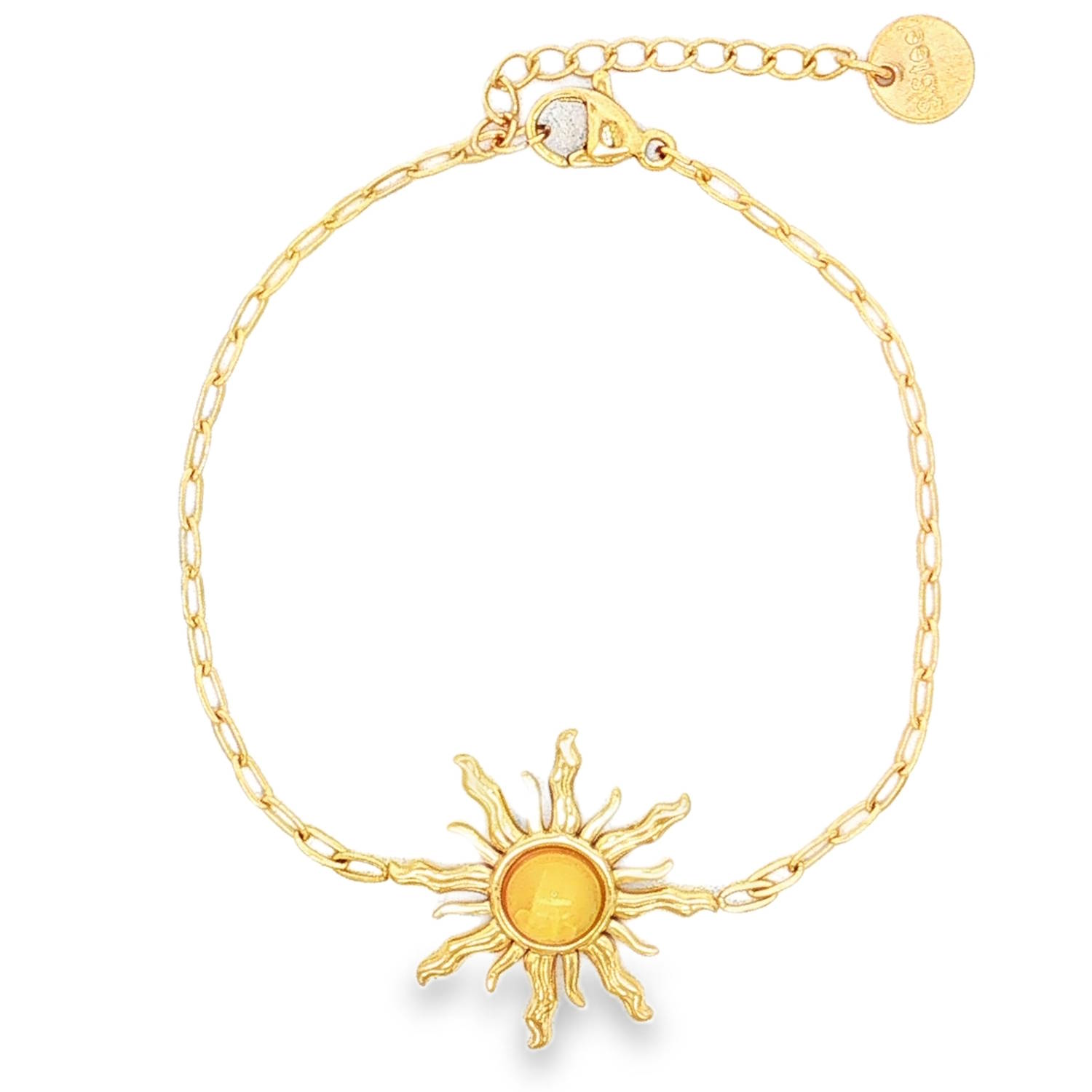 Apportez une touche de lumière et de poésie à votre poignet avec ce magnifique bracelet d'inspiration céleste. Conçu pour durer, il allie l'éclat chaleureux du doré à la robustesse d'un matériau moderne.<br/>Un superbe pendentif en forme de soleil texturé aux rayons ondulés, symbole de force et de clarté. Au cœur de ce soleil est sertie une délicate pierre cabochon jaune aux reflets doux et opalescents.<br/>Équipé d'une chaînette d'extension pour s'adapter parfaitement à toutes les morphologies de poignets. Rond Soleil Adolescent Adulte Eté Femme Fille Nature Printemps Apportez une touche de lumière et de poésie à votre poignet avec ce magnifique bracelet d'inspiration céleste. Conçu pour durer, il allie l'éclat chaleureux du doré à la robustesse d'un matériau moderne.<br/>Un superbe pendentif en forme de soleil texturé aux rayons ondulés, symbole de force et de clarté. Au cœur de ce soleil est sertie une délicate pierre cabochon jaune aux reflets doux et opalescents.<br/>Équipé d'une chaînette d'extension pour s'adapter parfaitement à toutes les morphologies de poignets. Rond Soleil Adolescent Adulte Eté Femme Fille Nature Printemps