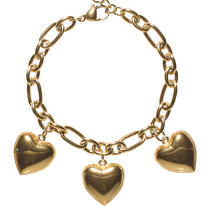 Bracelet composé d'une chaîne et de trois cœurs en acier doré. Fermoir mousqueton avec 2.5 cm de rallonge.