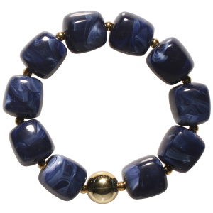 Bracelet élastique composé de perles en acier doré et de pierres bleues de forme cubique.