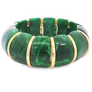 Ce bracelet jonc élastique, d'une élégance certaine, arbore une structure en matière non métallique aux nuances vert émeraude, évoquant le marbre. Des accents dorés, répartis avec symétrie, rehaussent sa texture lisse. Un accessoire de mode affirmé, promesse d'un style raffiné et captivant.