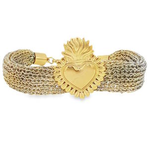 Sublime bracelet jonc en acier doré, finement ouvragé avec un motif de cœur sacré, symbole d'amour et de dévotion. Ce bijou d'exception apportera une touche de raffinement et de spiritualité à votre poignet, idéal pour compléter une tenue élégante ou à offrir comme gage d'affection. Fermoir mousqueton avec 3 cm de rallonge.