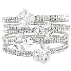 Rehaussez votre élégance avec ce magnifique bracelet jonc en métal argenté, orné d'oxydes de zirconium à la taille brillant. Ce bijou captivant, avec son design raffiné et son éclat exceptionnel, est idéal pour ajouter une touche de luxe à votre tenue. Le sertissage méticuleux met en valeur la brillance des oxydes de zirconium, créant un effet saisissant.