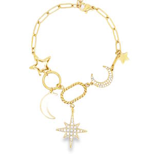 Plongez dans un univers céleste avec ce bracelet unique, conçu pour capturer l'éclat de la nuit. Alliant robustesse et finesse, ce bijou en acier inoxydable de haute qualité se distingue par son jeu de textures et ses détails soignés. Le bracelet alterne entre une maille forçat allongée classique et des anneaux texturés (lisses et torsadés) qui servent de points d'attache aux différents charms. Une étoile polaire centrale majestueuse, pavée de cristaux scintillants pour un éclat maximal. Deux croissants de lune : l'un soigneusement pavé d'émail blanc, l'autre délicatement serti de strass. Des étoiles ajourées et pleines qui viennent ponctuer l'ensemble avec légèreté. Fermoir mousqueton sécurisé avec chaînette de réglage pour s'adapter à tous les poignets.