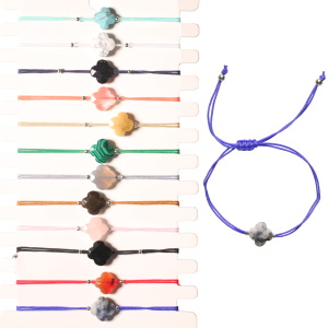 Bracelet fantaisie composé d'un cordon de couleur et d'une croix en pierre d'imitation. 12 coloris différents. Vendu à l'unité. Votre préférence en commentaire.