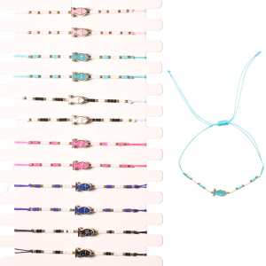 Bracelet fantaisie composé d'un cordon de couleur, de perles multicolores et d'un poisson en métal doré pavé d'émail de couleur. 6 coloris différents. Vendu à l'unité. Votre préférence en commentaire.