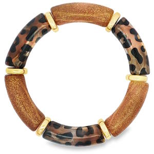 Rehaussez votre style avec ce bracelet élastique à perles unique, combinant des motifs léopard audacieux et des accents scintillants dorés. Les entretoises dorées ajoutent une touche d'élégance à ce bijou qui attire l'attention et complémente toute tenue avec une touche de glamour sauvage.