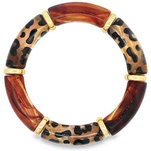 Rehaussez votre style avec ce bracelet élastique à perles sophistiqué. Composé de perles non métalliques aux motifs variés, allant d'un brun chaleureux à un imprimé léopard tendance, ce bracelet est ponctué d'éléments dorés éclatants. Un accessoire idéal pour ajouter une touche d'originalité et d'élégance à votre tenue.