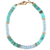 Bracelet composé de perles cylindriques en acier doré et de perles cylindriques de couleur bleue et turquoise. Fermoir mousqueton en acier doré avec 3 cm.