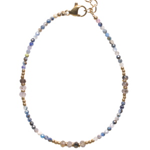 Bracelet composé de perles en acier doré et de perles multicolores. Fermoir mousqueton avec 3 cm de rallonge.