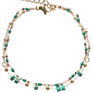 Bracelet double rangs composé d'une chaîne en acier doré et des perles en émail de couleur verte, ainsi qu'une chaîne avec des perles en acier doré et des pierres cylindriques en malachite d'imitation. Fermoir mousqueton avec 3 cm de rallonge.