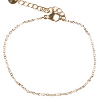 Bracelet composé d'une chaîne en acier doré et de perles en émail de couleur blanche. Fermoir mousqueton avec 3 cm de rallonge.