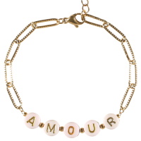 Bracelet composé d'une chaîne en acier doré avec le mot AMOUR gravé sur des perles rondes de couleur blanche. Fermoir mousqueton avec 3 cm de rallonge.