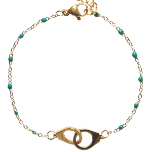 Bracelet composé d'une chaîne et d'une paire de menottes en acier doré et de perles en émail de couleur verte. Fermoir mousqueton avec 3 cm de rallonge.