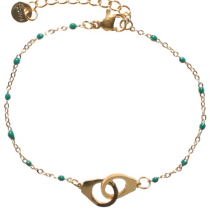 Bracelet composé d'une chaîne et d'une paire de menottes en acier doré et de perles en émail de couleur vert. Fermoir mousqueton avec 3 cm de rallonge.