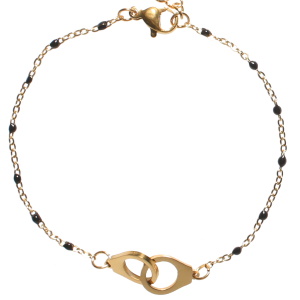 Bracelet composé d'une chaîne et d'une paire de menottes en acier doré et de perles en émail de couleur noir. Fermoir mousqueton avec 3 cm de rallonge.