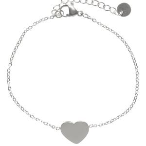 Bracelet composé d'une chaîne et d'une pastille en forme de cœur en acier argenté.  Fermoir mousqueton avec 3 cm de rallonge.