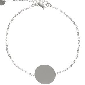 Bracelet composé d'une chaîne et d'une pastille ronde lisse en acier argenté. Fermoir mousqueton avec 3 cm de rallonge.