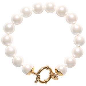 Bracelet composé d'un fermoir bouée en acier doré et de perles d'imitation.