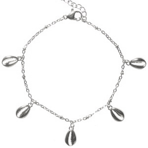 Bracelet composé d'une chaîne avec pendants en forme de coquillage cauri en acier argenté. Fermoir mousqueton avec 3 cm de rallonge.