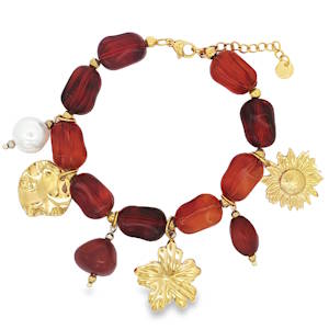 Arborez un style unique avec ce bracelet à breloques en acier doré. Composé de perles nuancées et d'ornements dorés, il capture la lumière et attire le regard. Un accessoire tendance qui apporte une touche d'éclat à votre poignet. Fermoir mousqueton avec 3 cm de rallonge.