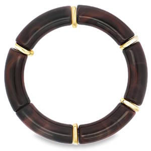 Affirmez votre style avec ce bracelet jonc élastique sophistiqué. Composé de segments marron foncé rehaussés de finitions dorées, il allie élégance et modernité. Idéal pour compléter une tenue décontractée ou habillée, ce bracelet apportera une touche de raffinement à votre poignet.