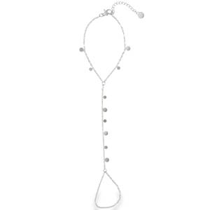 Sublimez votre main avec ce bracelet bague au design minimaliste et aérien. Conçu en acier inoxydable de haute qualité, ce bijou habille délicatement le poignet et le dos de la main pour un effet bohème-chic irrésistible. De petits disques lisses et polis sont répartis le long de la chaîne du poignet et de la tige centrale, captant la lumière à chaque mouvement. Le bracelet est doté d'un fermoir mousqueton robuste et d'une chaînette d'extension, permettant d'ajuster parfaitement le bijou à toutes les morphologies de poignet.