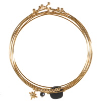Ensemble de 7 bracelets jonc fil rond et fin avec perles et étoile en acier doré et pierres de couleur noire.
