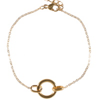 Bracelet composé d'une chaîne et d'un cercle en acier doré. Fermoir mousqueton avec 3 cm de rallonge.