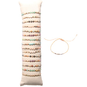 Bracelet fantaisie composé d'un cordon en coton de couleur, de perles Miyuki multicolores et de pierres de couleur. 16 coloris différents. Vendu à l'unité. Votre préférence en commentaire.