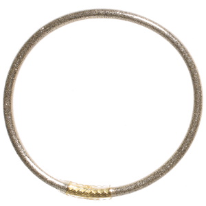 Bracelet bouddhiste jonc semi rigide en tube de plastique rempli de poudre dorée.
