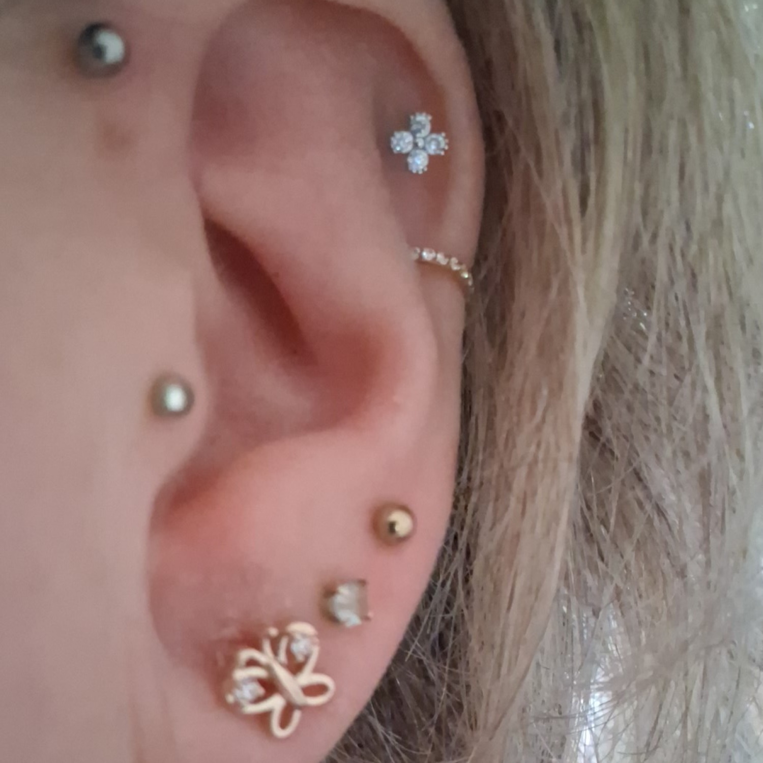 Boucles d'oreilles puces papillons en plaqué or et oxydes de zirconium. Papillon Puce Adolescent Animaux Enfant Femme Fille Indémodable Boucles d'oreilles puces papillons en plaqué or et oxydes de zirconium. Papillon Puce Adolescent Animaux Enfant Femme Fille Indémodable