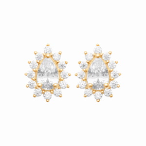 Boucles d'oreilles en plaqué or jaune 18 carats surmontées d'un oxyde de zirconium blanc serti griffes en forme de goutte entouré d'oxydes de zirconium blancs.