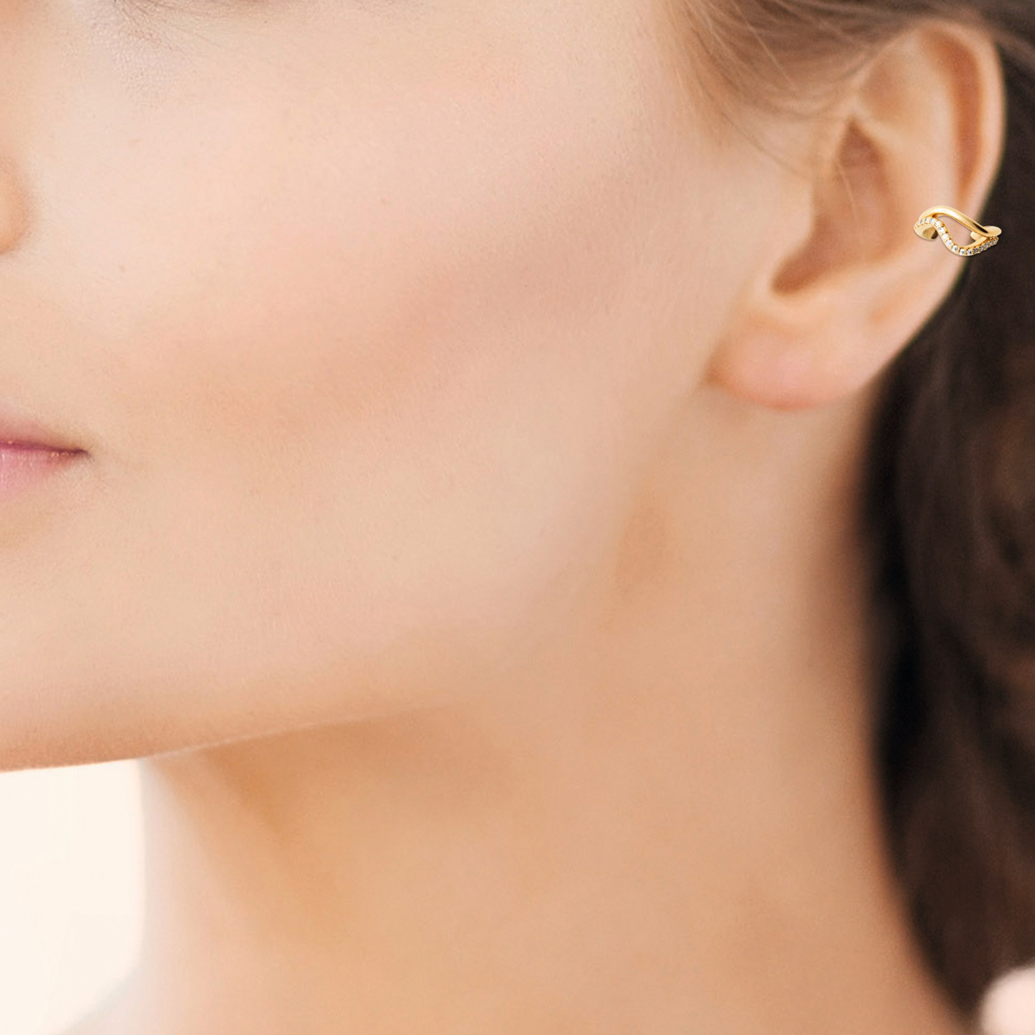 Bague d'oreille en plaqué or jaune 18 carats sertie d'oxydes de zirconium.<br/>Vendu à l'unité. Strass Adolescent Adulte Femme Fille Indémodable Bague d'oreille en plaqué or jaune 18 carats sertie d'oxydes de zirconium.<br/>Vendu à l'unité. Strass Adolescent Adulte Femme Fille Indémodable