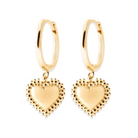 Boucles d'oreilles créoles avec pendants en forme de cœur en plaqué or jaune 18 carats.