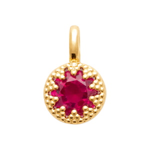 Pendentif en plaqué or jaune 18 carats serti griffes d'une pierre de couleur rouge. Vendu seul sans chaîne.