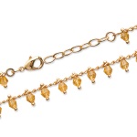 Bracelet avec pendants en plaqué or et cristaux synthétiques.