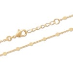 Bracelet chaîne de cheville en plaqué or jaune 18 carats. Fermoir mousqueton avec rallonge de 2 cm.