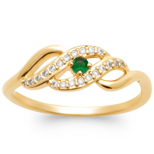 Bague anneaux entrelacés en plaqué or jaune 18 carats sertie griffes d'une pierre de couleur verte et pavée d'oxydes de zirconium blancs.