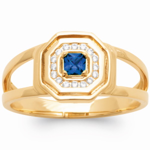 Bague en plaqué or jaune 18 carats surmontée d'une pierre de couleur bleue sertie griffes entourée d'un pavage d'oxydes de zirconium blancs.