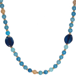 Collier fantaisie composé d'une chaîne et de perles en acier doré, de perles rondes de couleur bleue et de deux pierres de couleur bleue. Fermoir mousqueton avec 5 cm de rallonge.