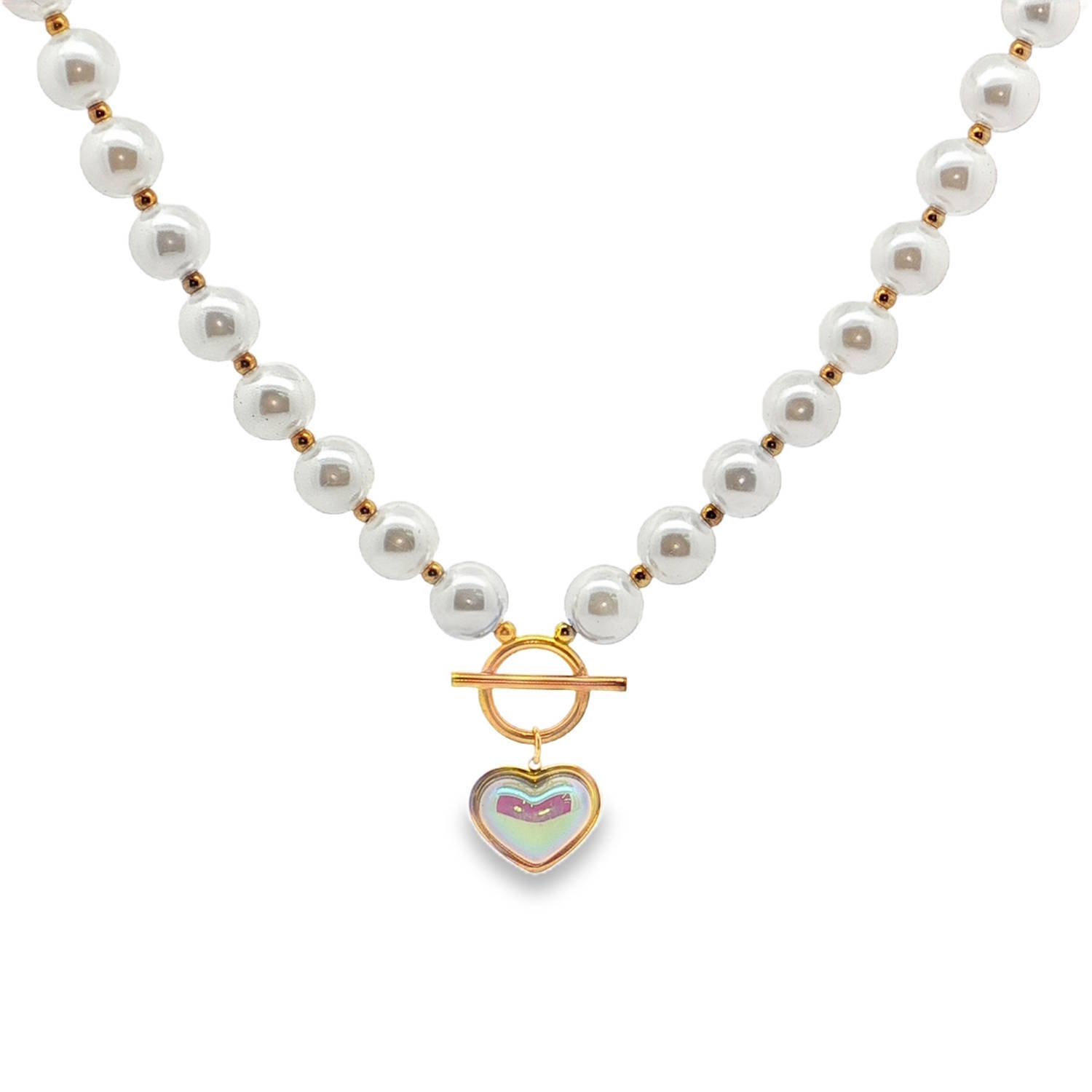 Ce collier de perles est un bijou délicat et raffiné. Les perles, de forme ronde, se finissent par un cercle barré en acier doré, auquel est suspendu un pendentif en forme de cœur.<br/>Un collier élégant pour ajouter une touche de sophistication à votre style.<br/>Fermoir mousqueton avec 5 cm de rallonge. Coeur Perle Adolescent Adulte Amour Femme Fille Indémodable Ce collier de perles est un bijou délicat et raffiné. Les perles, de forme ronde, se finissent par un cercle barré en acier doré, auquel est suspendu un pendentif en forme de cœur.<br/>Un collier élégant pour ajouter une touche de sophistication à votre style.<br/>Fermoir mousqueton avec 5 cm de rallonge. Coeur Perle Adolescent Adulte Amour Femme Fille Indémodable