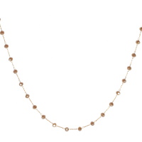 Collier composé d'une chaîne en acier doré surmonté de perles de couleur marron. Fermoir mousqueton avec 5 cm de rallonge.