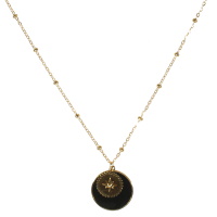 Collier composé d'une chaîne, d'un pendentif rond avec une étoile en acier doré et d'un pendentif rond pavé d'émail de couleur noire. Fermoir mousqueton avec 5 cm de rallonge.