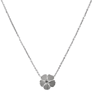 Collier composé d'une chaîne et d'un pendentif en forme de fleur en acier argenté. Fermoir mousqueton avec 5 cm de rallonge.