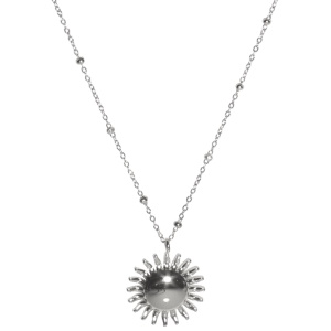 Collier composé d'une chaîne et d'un pendentif en forme de soleil en acier argenté. Fermoir mousqueton avec 5 cm de rallonge.
